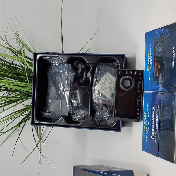 Sirius XM Satellite Radio XM Onyx XDNX1V1 XM Radio + Vehicle Kit New Open Box - Picture 10 of 12